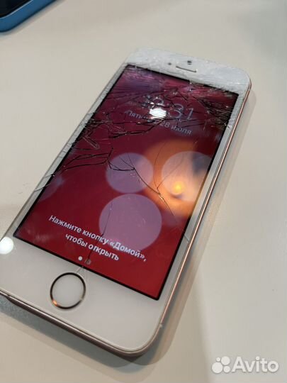 Телефон iPhone se 2016