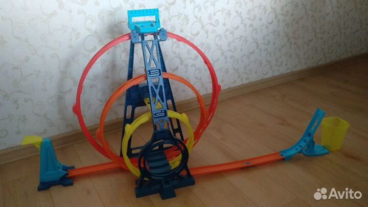Трек Hot Wheels Тройная Петля