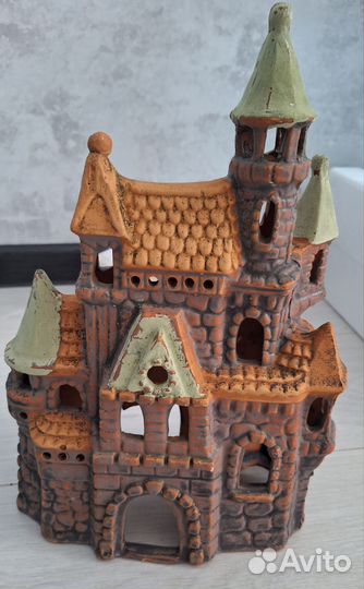 Замок в аквариум