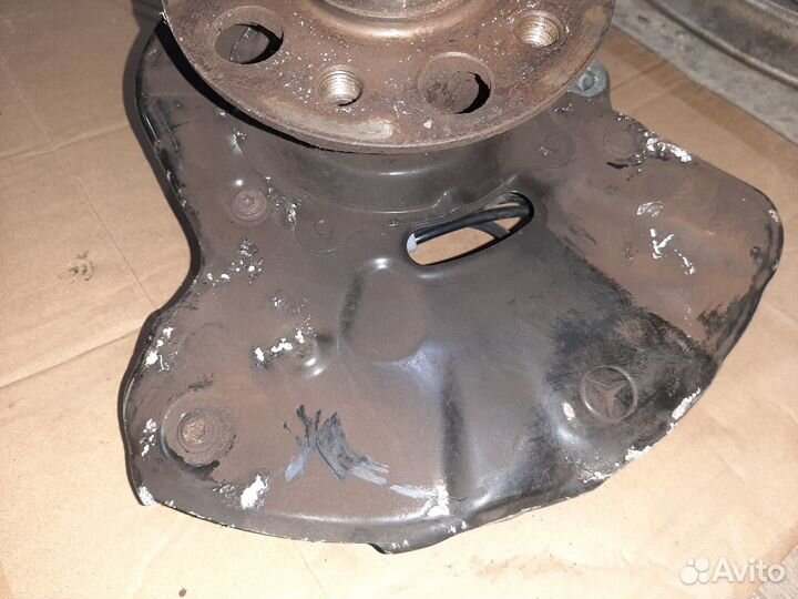 Кулак передний левый Mercedes W221