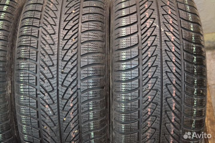 Goodyear UltraGrip 8 Performance 225/40 R18 92V