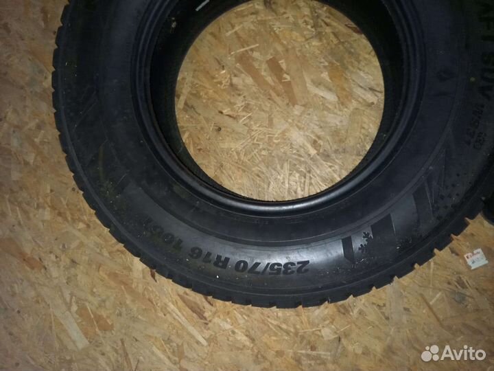 Kumho WinterCraft SUV Ice WS31 235/70 R16 106T
