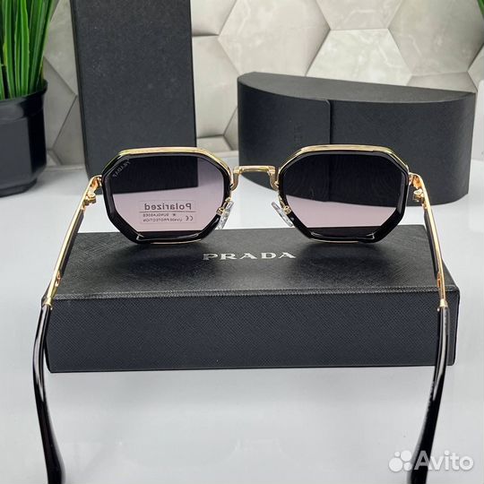 Солнцезащитные очки Prada