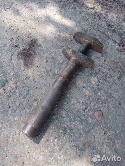 Старинный разводной ключ