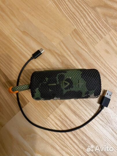 Колонка jbl go