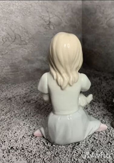 Фарфоровая статуэтка дети