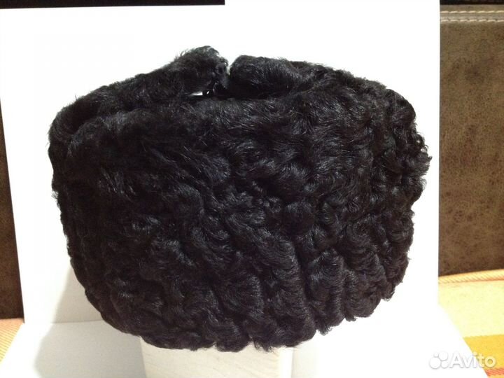 Шапка ушанка из каракуля с кожаным верхом 54 разм