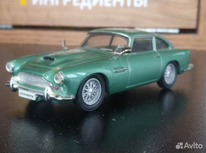 Aston Martin модель 1:43