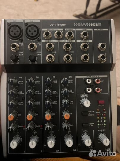 Микшерный пульт behringer
