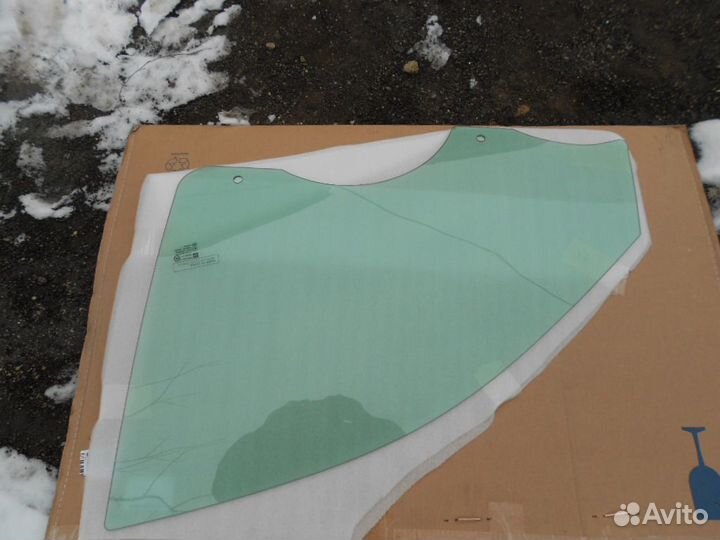 Chevrolet Malibu Стекло передней левой двери