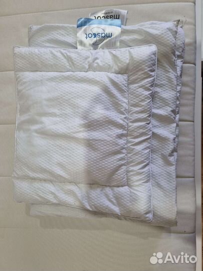 Детское одеяло и подушка в кроватку