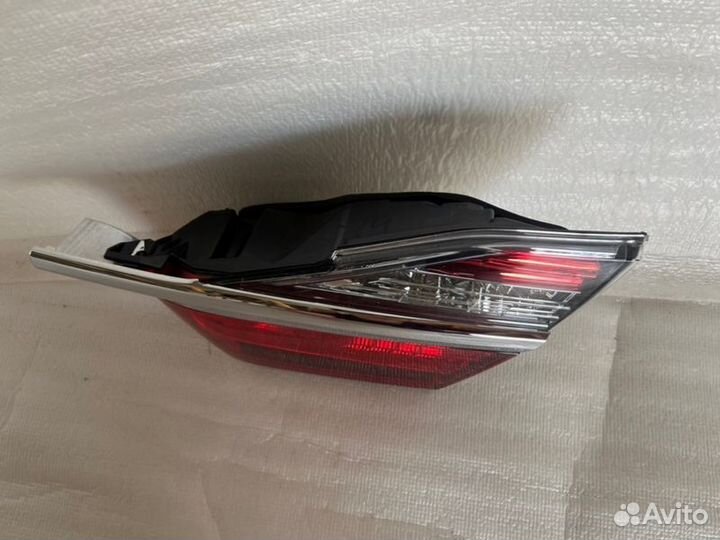 Фонарь внутренний правый Toyota Camry V55