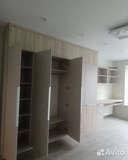 Шкаф купе с зеркалом