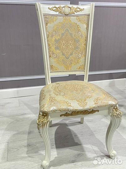 Стол обеденный