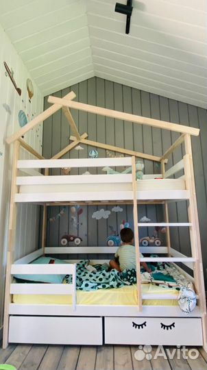 Детская двухъярусная кровать из дерева