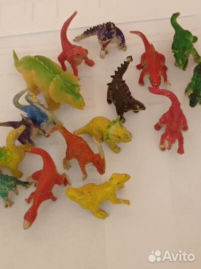 Продам мелкие игрушки (Киндер и др.) и Динозаврики