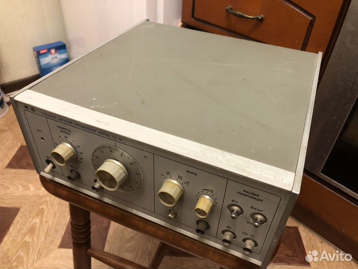 Генератор сигналов специальной формы Г6-37