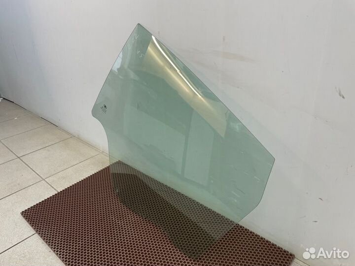 Стекло двери заднее левое LADA X-Ray