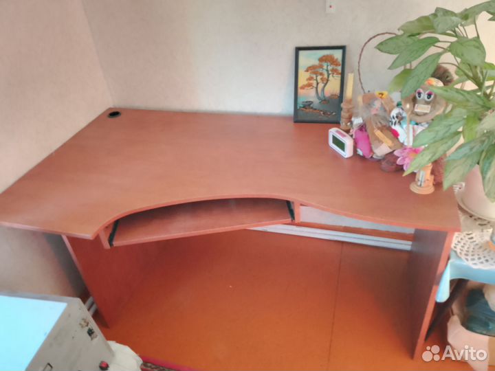 Компьютерный стол