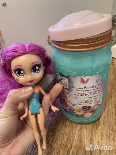 Фея-подружка со светящимися крыльями