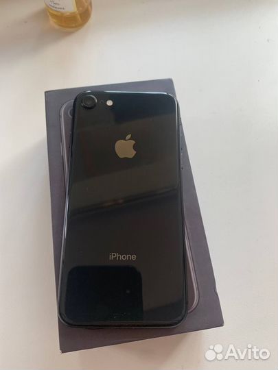 iPhone 8, 64 ГБ