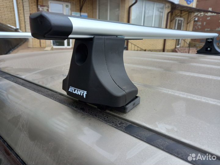 Багажник на крышу Mitsubishi Pajero, штатные места