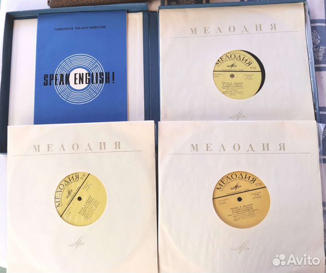 Грампластинки 4 шт и книжка