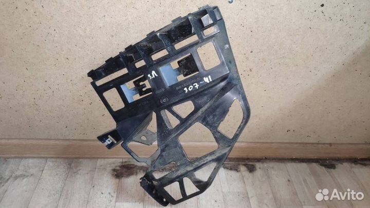 Кронштейн заднего бампера левый от Ford S-MAX 200