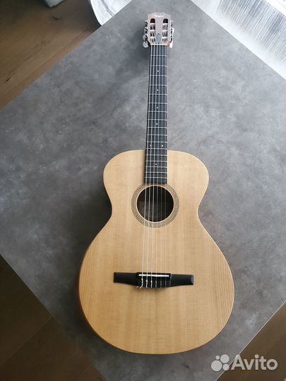 Классическая гитара со звукоснимателем
