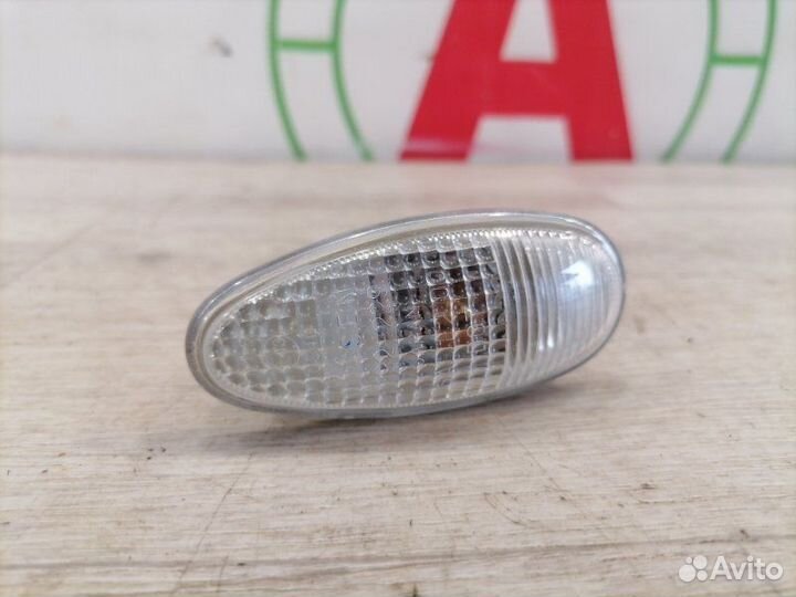 Повторитель в крыло Mitsubishi Outlander CU5W 4G69