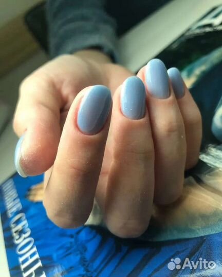 Маникюр в салоне