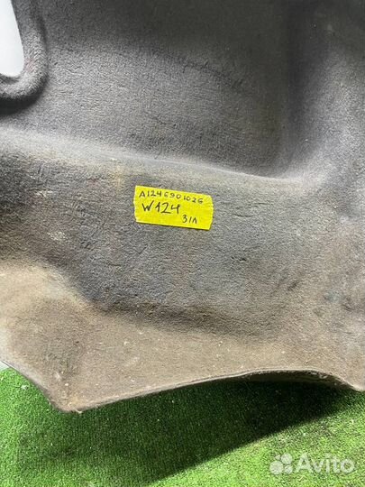 Обшивка багажника левая правая Mercedes w124