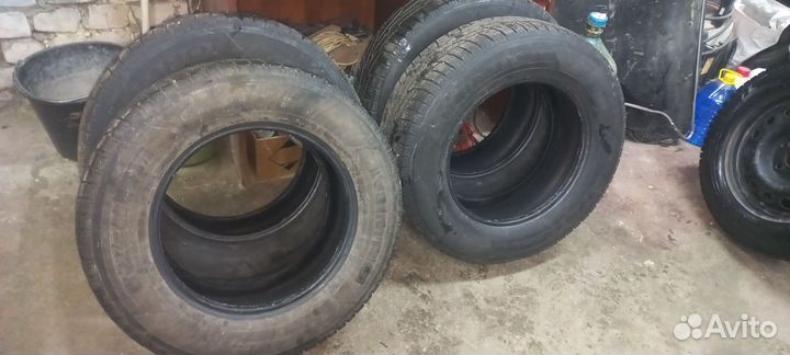 Kumho I'Zen KW31 215/70 R16