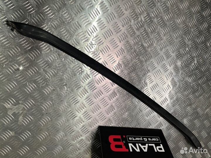 Усилитель переднего бампера Volkswagen Golf 6