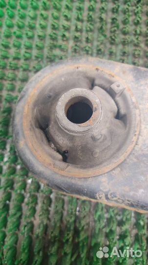 Рычаг передний левый нижний Peugeot Expert 2010