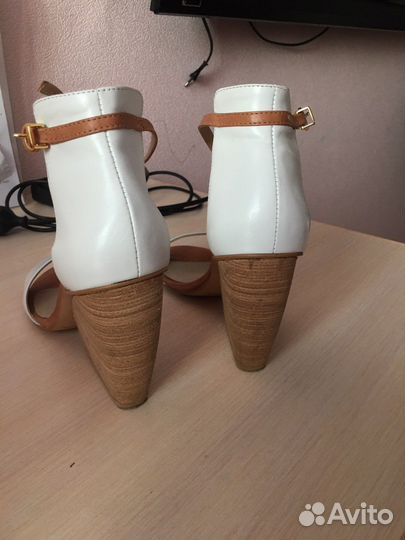 Босоножки женские