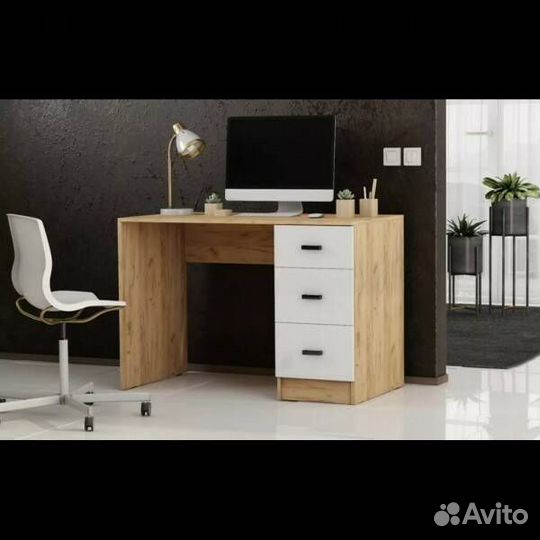 Письменный стол