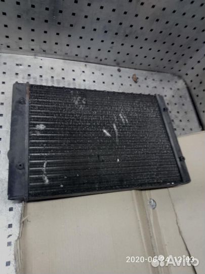 Радиатор основной Volkswagen Golf