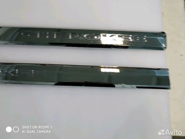 Молдинг хром двери Jeep Cherokee 2008г