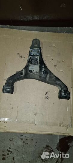 Рычаг передний левый