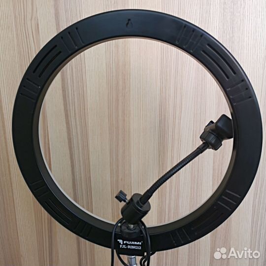 Кольцевая лампа для бьюти съемок Fujimi FJL-ring12