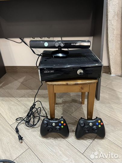 Xbox 360 slim (LT 3.0),2 геймпада и kinect