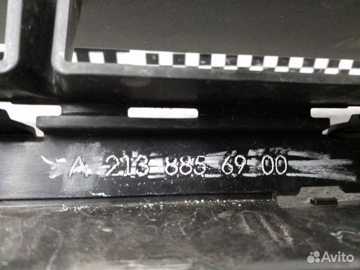 Решетка переднего бампера центральная Mercedes Ben