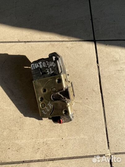 Пежо 306 замок двери задний левый