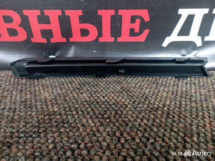 Заглушка бампера передняя правая Volkswagen Jetta