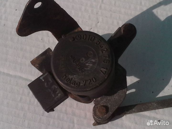 Датчик уровня кузова Мерседес 210 202 208 220 163