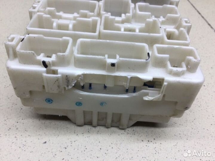 Блок предохранителей салонный Mitsubishi L200 KB