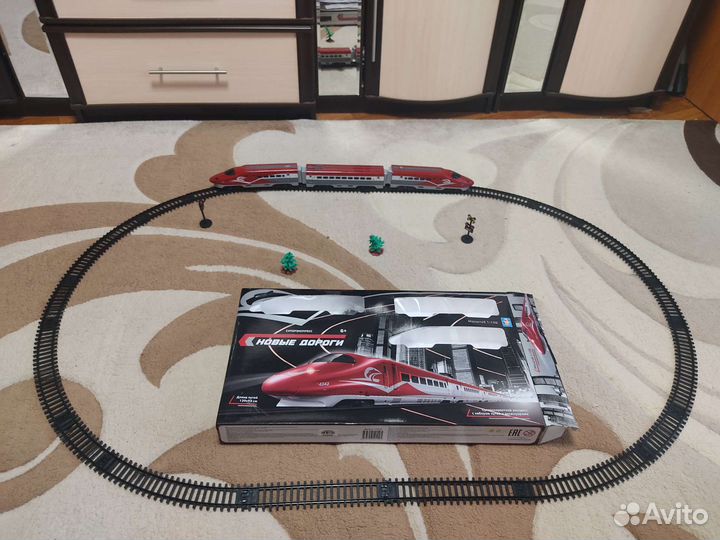 Экспресс поезд работает от батареек