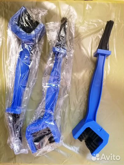 Щётка для чистки мото цепи