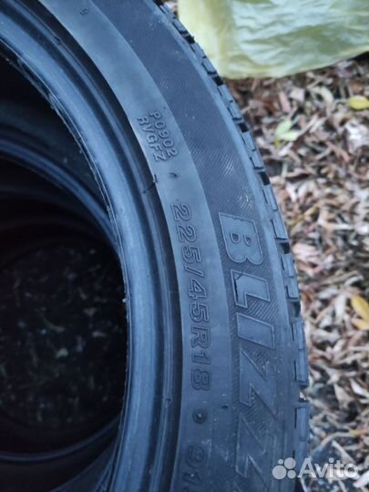 Bridgestone Blizzak Ice 225/45 R18 100T